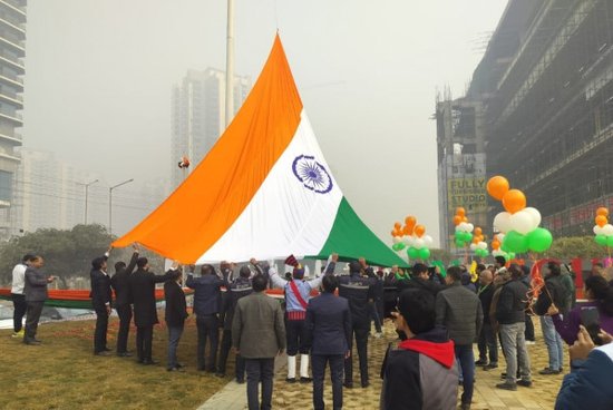 Saya Group CMD Vikas Bhasin Hoists Highest Flag Of Greater Noida On ...