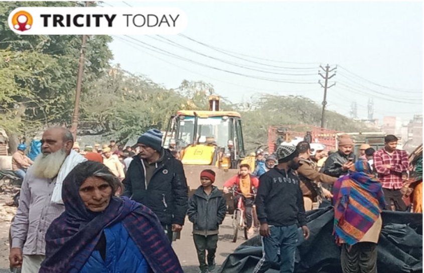 विजयनगर में सेना की भूमि खाली कराने पहुंचे बुलडोजर, चांदमारी में झुग्गियां तोड़ी जा रहीं