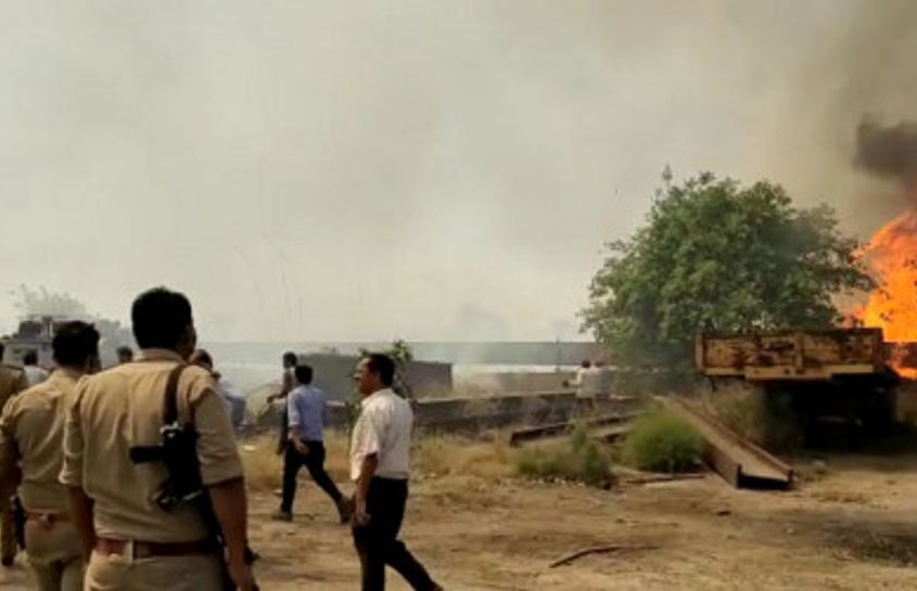 Greater Noida: Fire Caugh In Greater Noida Sport City, Industrial Area ...