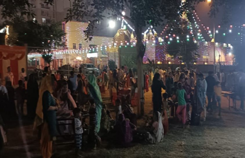 देवी दुर्गा माता मंदिर में 12 घण्टे चला भंडारा, 50 हजार भक्तों ने प्रसाद ग्रहण किया