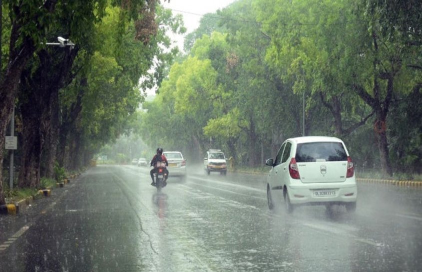 नोएडा-एनसीआर में तेज बारिश, अब पड़ेगी भयंकर ठंड