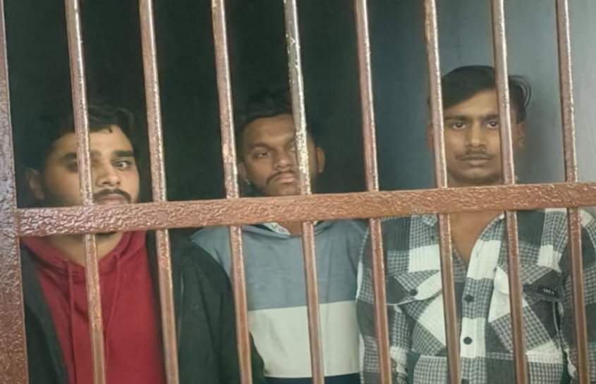 सरेराह गुंडई का वीडियो हुआ वायरल, पुलिस ने तीन युवकों की उतारी खुमारी