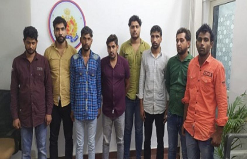 Noida Police arrested 8 people who copied railway exam and sent them to jail  मुन्ना भाई एमबीबीएस के संजय दत्त की तरह कर रहे थे रेलवे की परीक्षा में नकल, पुलिस  ने