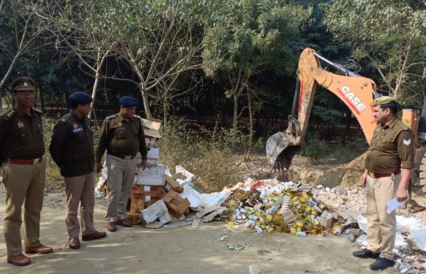 एक हज़ार लीटर अवैध शराब पर चलाया बुलडोजर, तीन लाख रुपये की थी कीमत