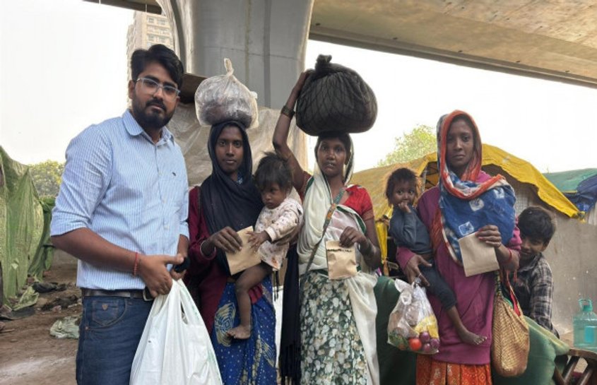 नोएडा में छोटू फाउंडेशन ने मुफ्त कंडोम बांटकर चलाया अभियान, बोले- 'छोटा परिवार, सुखी परिवार'