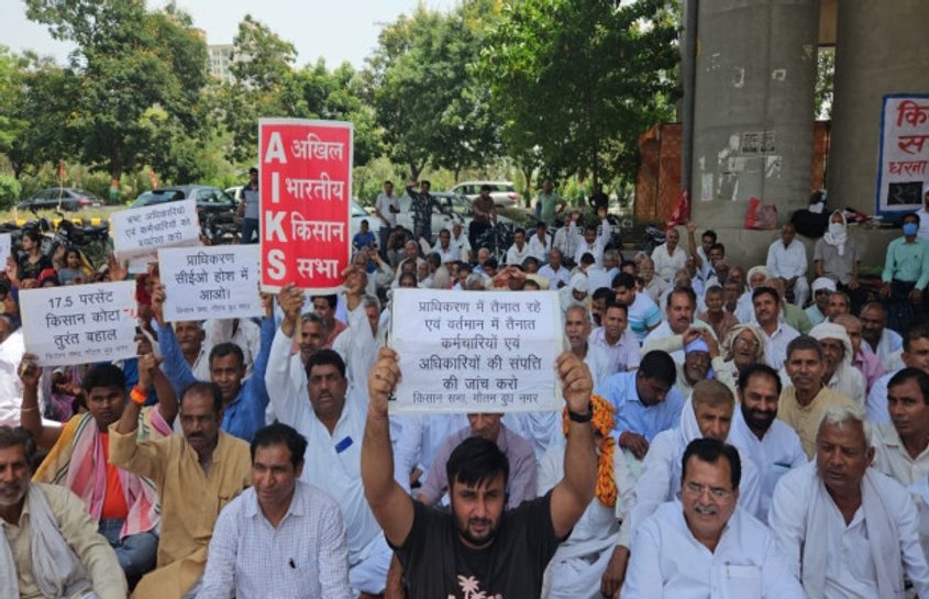 MP Surendra Singh Nagar And DM Manish Verma Met Farmers On 29th Day Of ...